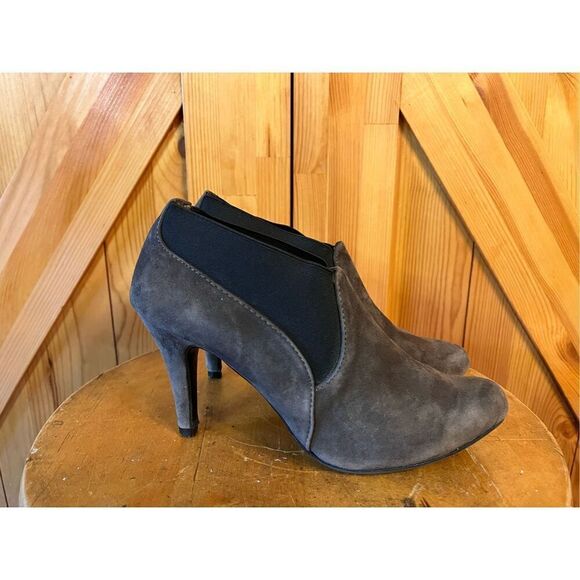 Apt. 9 Women's Grey Suede Leather High Heeled Ankle Bootie Size 6 - Picture 3 of 6